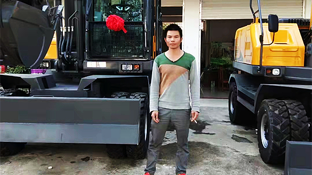 广西崇左宝鼎BD105型号抓木机交付